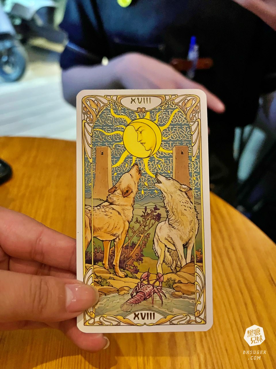 高雄酒吧推薦｜Bar Doorlight｜閨蜜最愛塔羅主題調酒吧藏身三多商圈小巷中｜3種女性酒款大激推