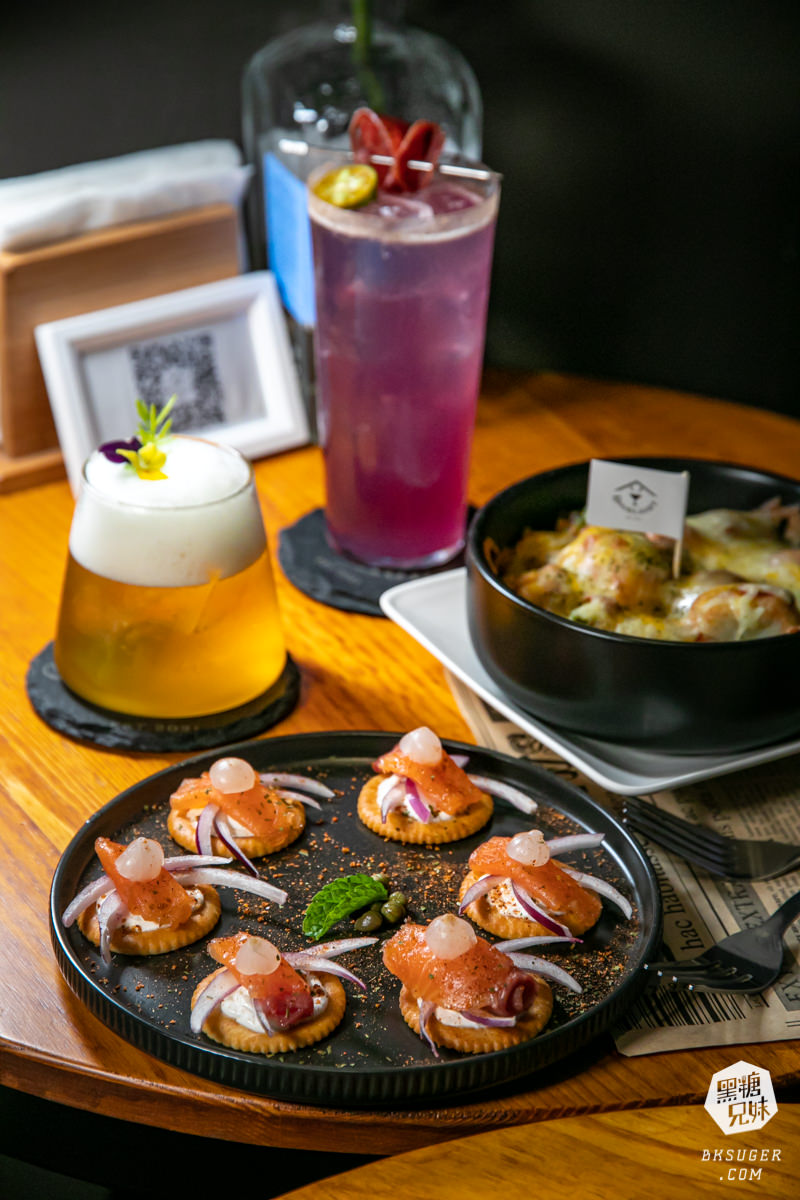 高雄酒吧推薦｜Bar Doorlight｜閨蜜最愛塔羅主題調酒吧藏身三多商圈小巷中｜3種女性酒款大激推