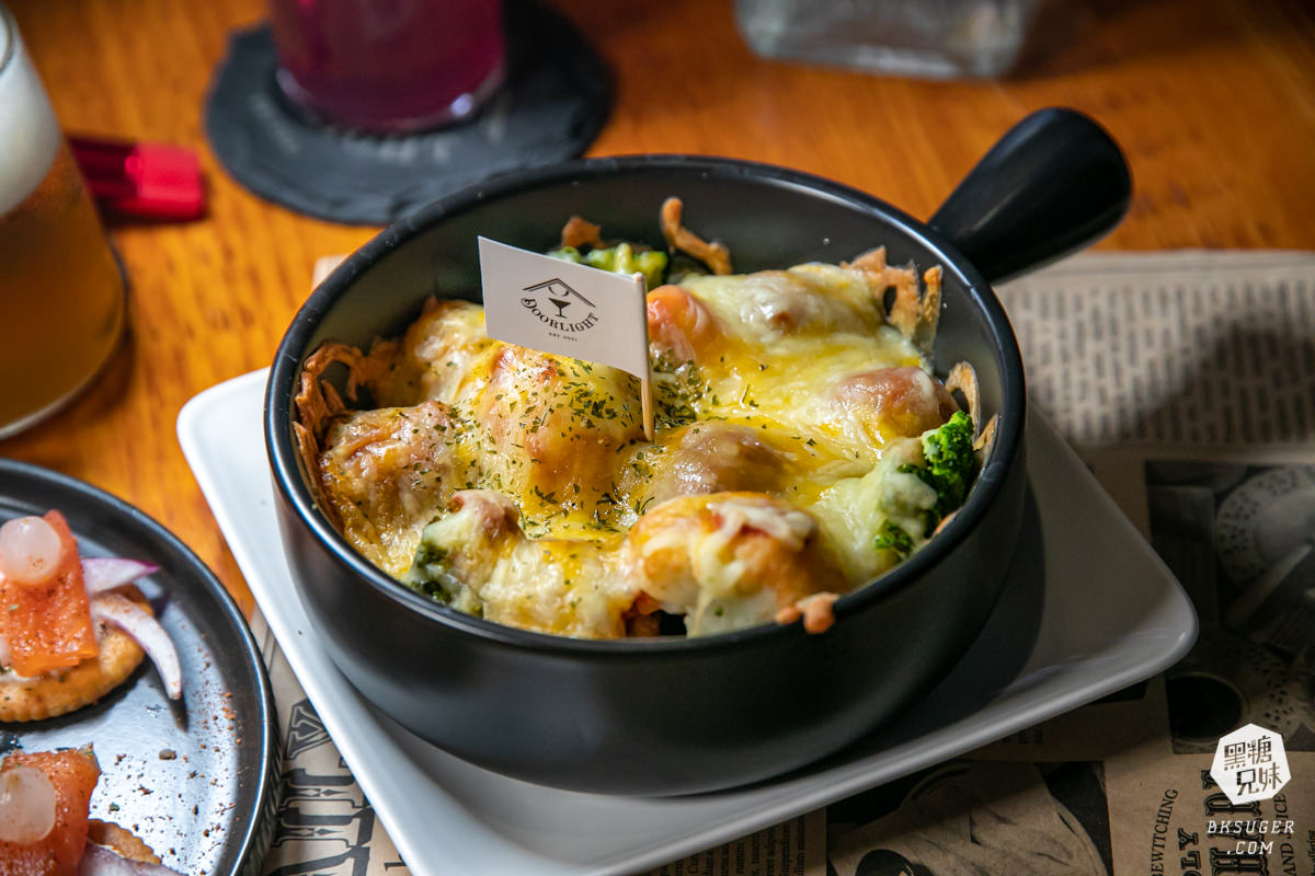 高雄酒吧推薦｜Bar Doorlight｜閨蜜最愛塔羅主題調酒吧藏身三多商圈小巷中｜3種女性酒款大激推