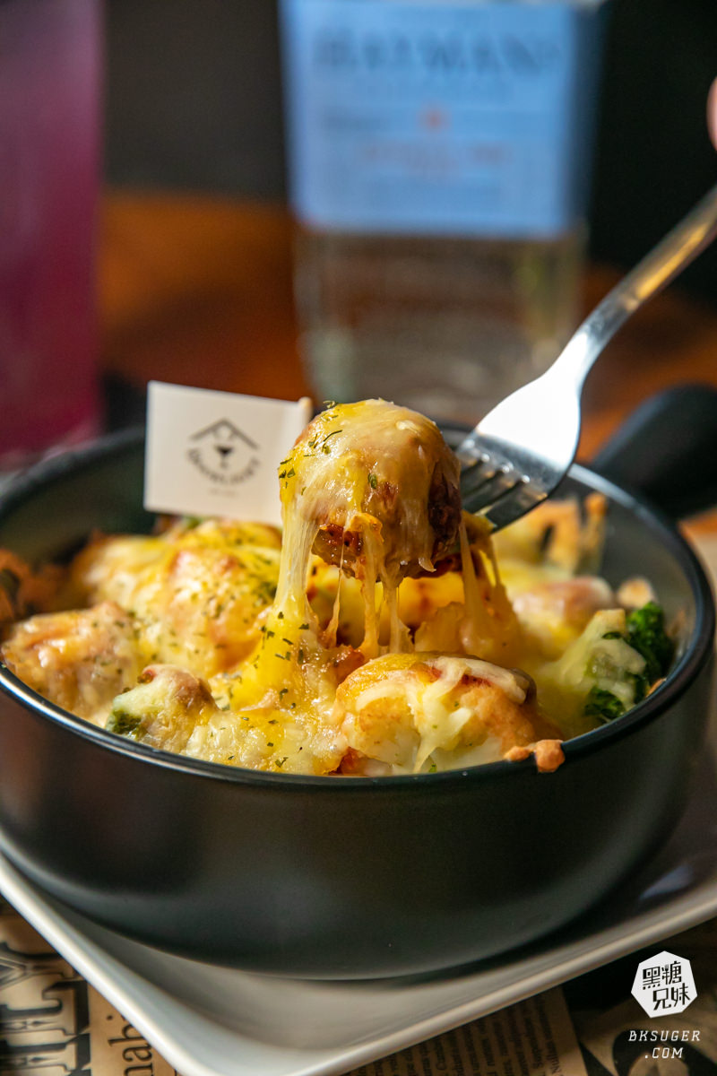 高雄酒吧推薦｜Bar Doorlight｜閨蜜最愛塔羅主題調酒吧藏身三多商圈小巷中｜3種女性酒款大激推