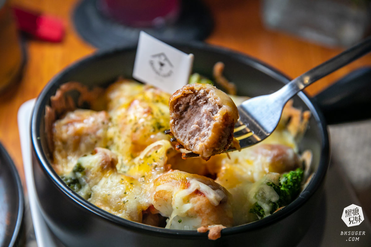 高雄酒吧推薦｜Bar Doorlight｜閨蜜最愛塔羅主題調酒吧藏身三多商圈小巷中｜3種女性酒款大激推