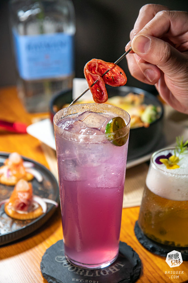 高雄酒吧推薦｜Bar Doorlight｜閨蜜最愛塔羅主題調酒吧藏身三多商圈小巷中｜3種女性酒款大激推