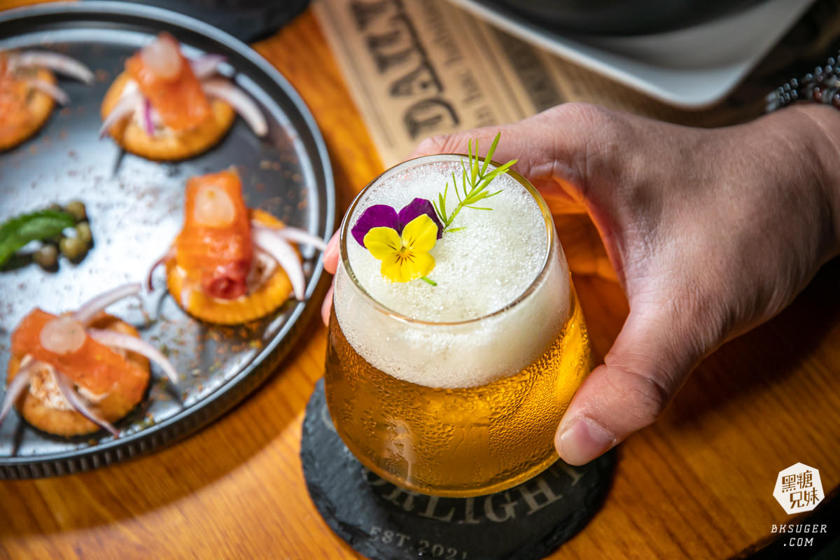 高雄酒吧推薦｜Bar Doorlight｜閨蜜最愛塔羅主題調酒吧藏身三多商圈小巷中｜3種女性酒款大激推