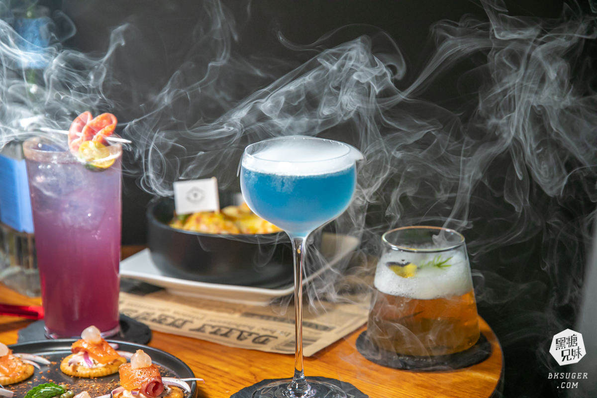 高雄酒吧推薦｜Bar Doorlight｜閨蜜最愛塔羅主題調酒吧藏身三多商圈小巷中｜3種女性酒款大激推