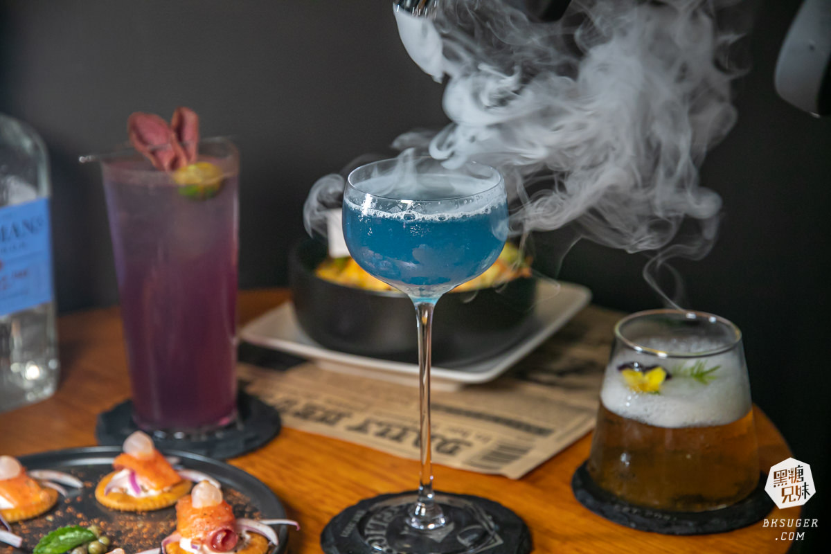 高雄酒吧推薦｜Bar Doorlight｜閨蜜最愛塔羅主題調酒吧藏身三多商圈小巷中｜3種女性酒款大激推