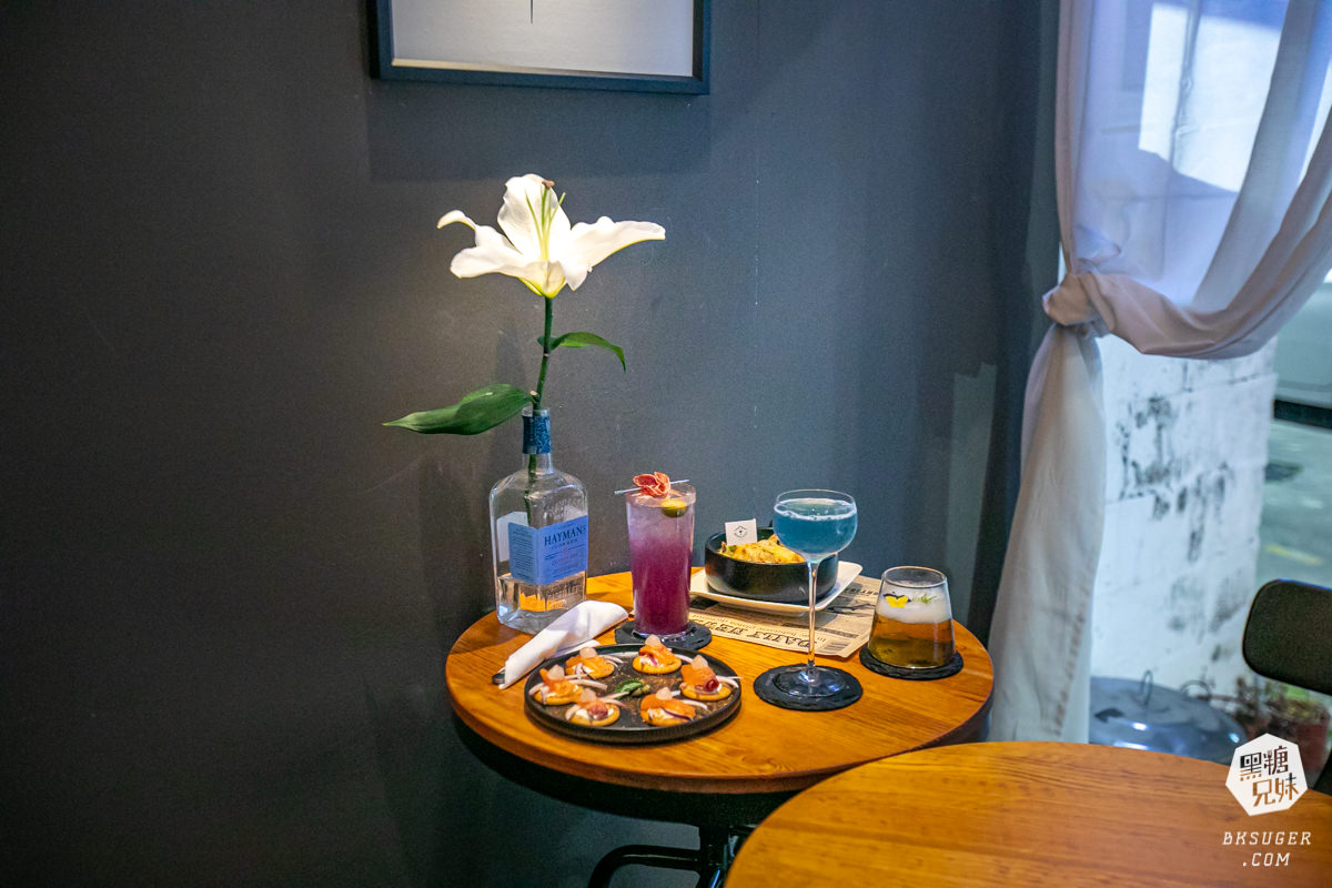 高雄酒吧推薦｜Bar Doorlight｜閨蜜最愛塔羅主題調酒吧藏身三多商圈小巷中｜3種女性酒款大激推