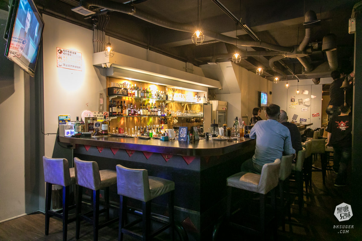 中山路酒吧推薦|Hunter Music Bar-老闆親下廚的輕鬆餐酒吧|適合下班小酌的好去處 - 第6張圖 中山路酒吧推薦|Hunter Music Bar-老闆親下廚的輕鬆餐酒吧|適合下班小酌的好去處