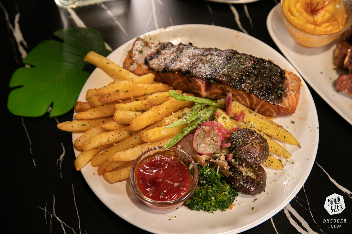 南喃至嶼|藏在美麗島站巷弄的餐酒吧|調酒的質感在入喉的瞬間被證實|高雄酒吧必推 - 第15張圖 南喃至嶼|藏在美麗島站巷弄的餐酒吧|調酒的質感在入喉的瞬間被證實|高雄酒吧必推