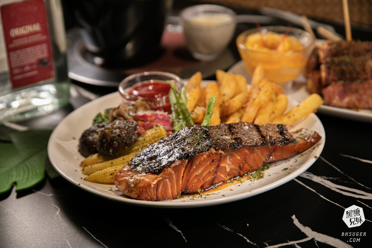 南喃至嶼|藏在美麗島站巷弄的餐酒吧|調酒的質感在入喉的瞬間被證實|高雄酒吧必推 - 第12張圖 南喃至嶼|藏在美麗島站巷弄的餐酒吧|調酒的質感在入喉的瞬間被證實|高雄酒吧必推