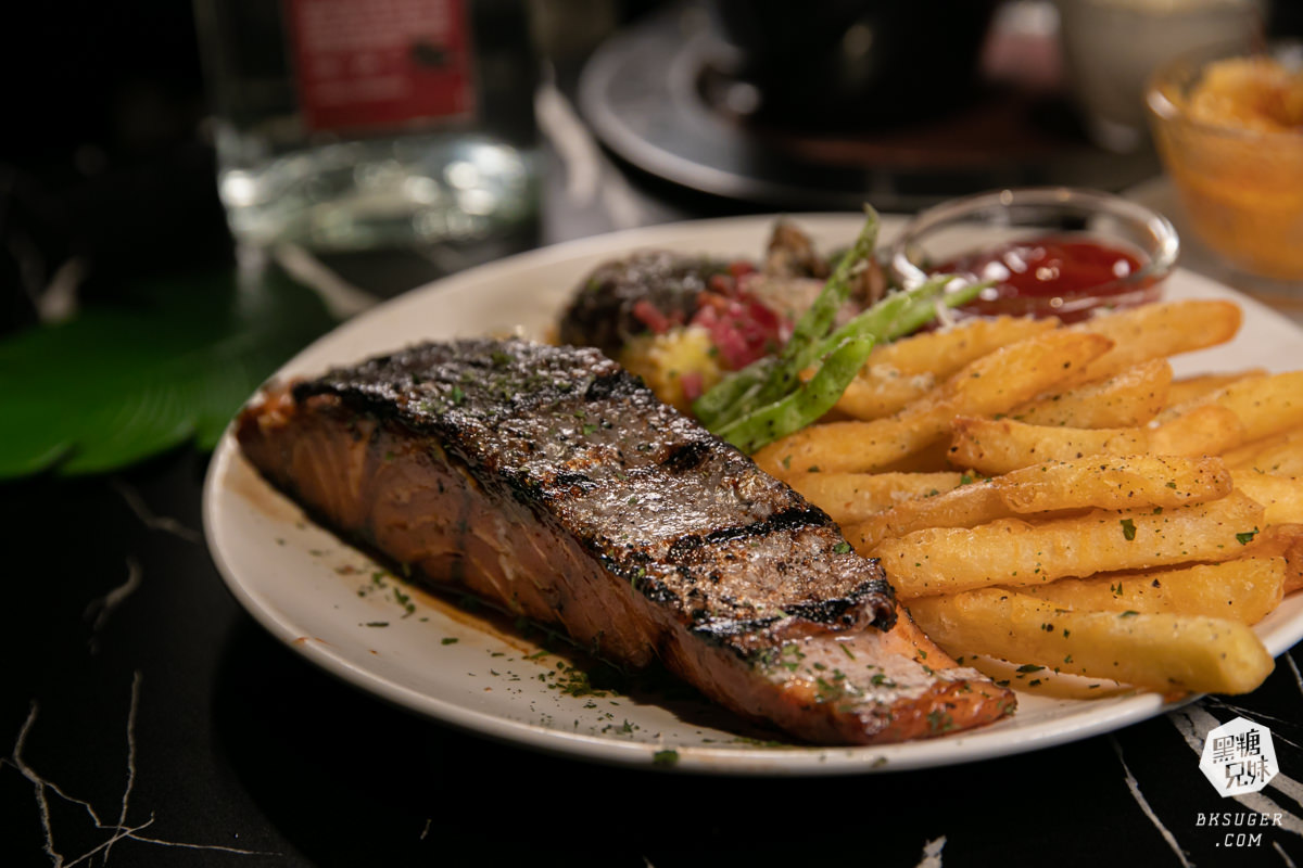 南喃至嶼|藏在美麗島站巷弄的餐酒吧|調酒的質感在入喉的瞬間被證實|高雄酒吧必推 - 第13張圖 南喃至嶼|藏在美麗島站巷弄的餐酒吧|調酒的質感在入喉的瞬間被證實|高雄酒吧必推