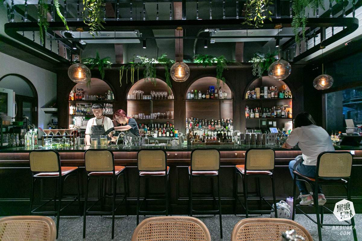南喃至嶼|藏在美麗島站巷弄的餐酒吧|調酒的質感在入喉的瞬間被證實|高雄酒吧必推 - 第3張圖 南喃至嶼|藏在美麗島站巷弄的餐酒吧|調酒的質感在入喉的瞬間被證實|高雄酒吧必推