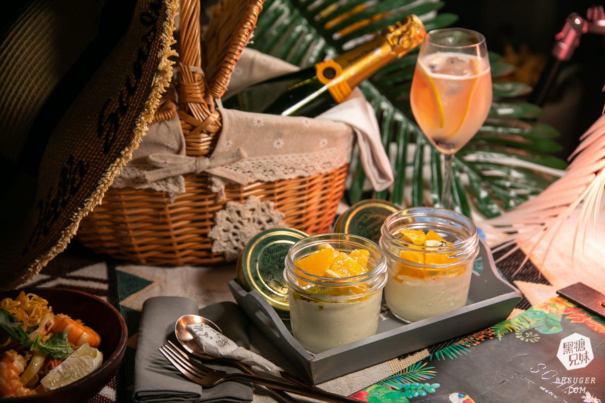 台中特色酒吧|SOAK Taichung|網美酒吧最推薦-熱帶叢林泳池吧台、大泡泡露天草皮座位區 - 第26張圖 台中特色酒吧|SOAK Taichung|網美酒吧最推薦-熱帶叢林泳池吧台、大泡泡露天草皮座位區