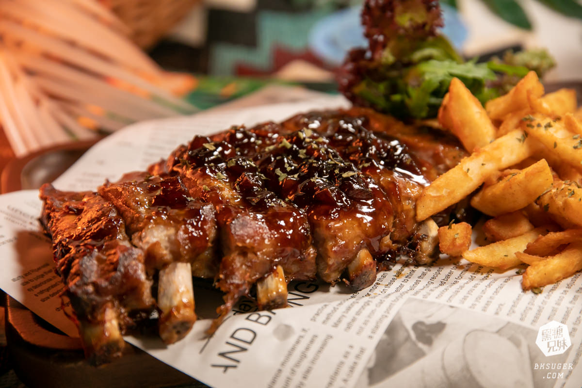 台中特色酒吧|SOAK Taichung|網美酒吧最推薦-熱帶叢林泳池吧台、大泡泡露天草皮座位區 - 第33張圖 台中特色酒吧|SOAK Taichung|網美酒吧最推薦-熱帶叢林泳池吧台、大泡泡露天草皮座位區