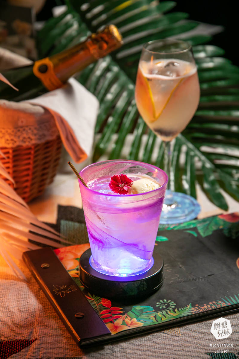 台中特色酒吧|SOAK Taichung|網美酒吧最推薦-熱帶叢林泳池吧台、大泡泡露天草皮座位區 - 第15張圖 台中特色酒吧|SOAK Taichung|網美酒吧最推薦-熱帶叢林泳池吧台、大泡泡露天草皮座位區