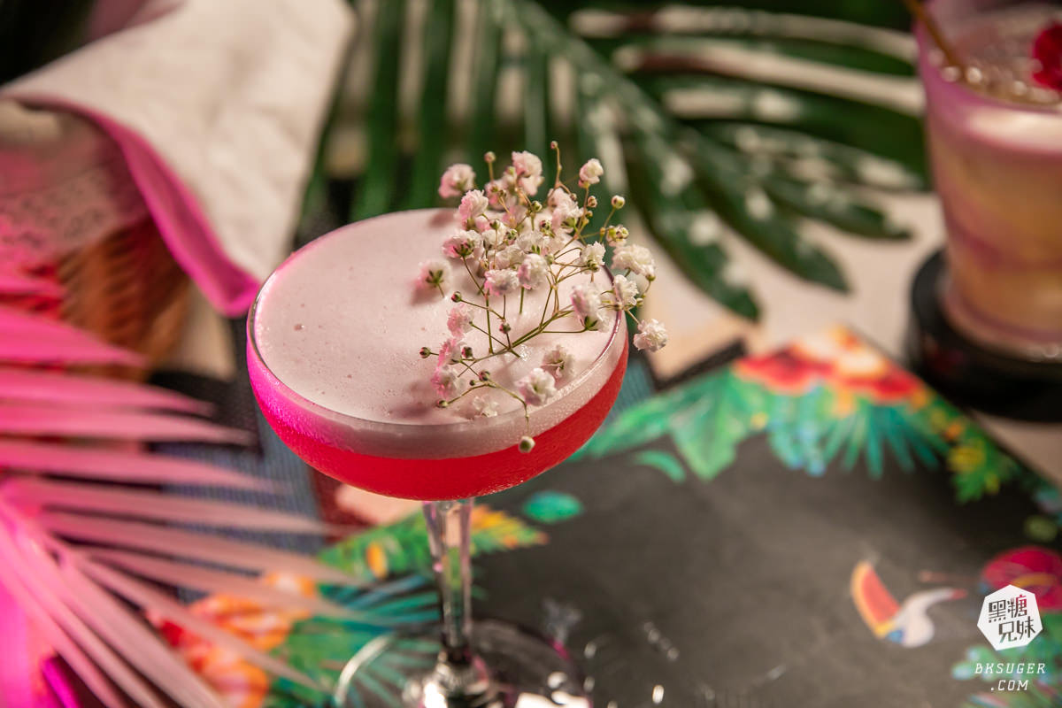 台中特色酒吧|SOAK Taichung|網美酒吧最推薦-熱帶叢林泳池吧台、大泡泡露天草皮座位區 - 第18張圖 台中特色酒吧|SOAK Taichung|網美酒吧最推薦-熱帶叢林泳池吧台、大泡泡露天草皮座位區