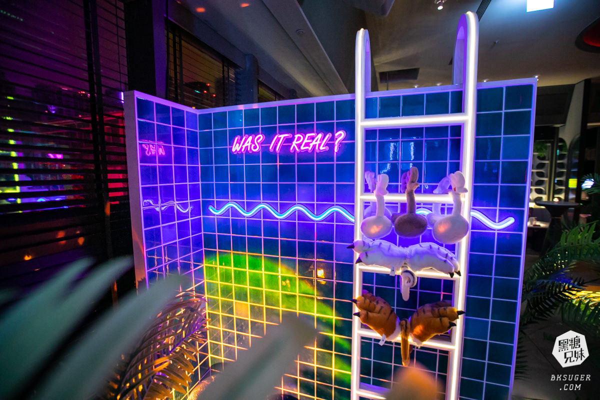 台中特色酒吧|SOAK Taichung|網美酒吧最推薦-熱帶叢林泳池吧台、大泡泡露天草皮座位區 - 第3張圖 台中特色酒吧|SOAK Taichung|網美酒吧最推薦-熱帶叢林泳池吧台、大泡泡露天草皮座位區