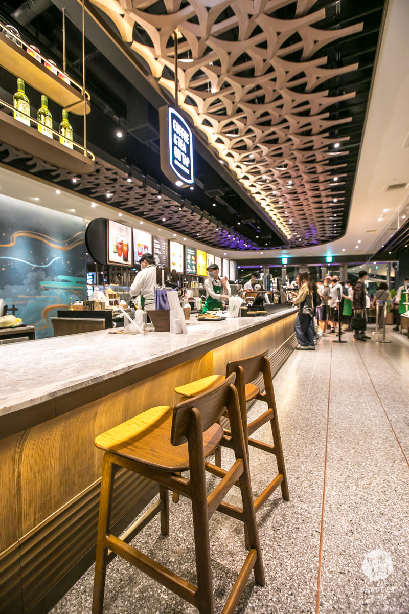 夢時代星巴克海洋意象門市| 海洋特色帆船小酒吧造型吧台|藍鯨隨行卡海洋女神| - 第9張圖 夢時代星巴克海洋意象門市| 海洋特色帆船小酒吧造型吧台|藍鯨隨行卡海洋女神|