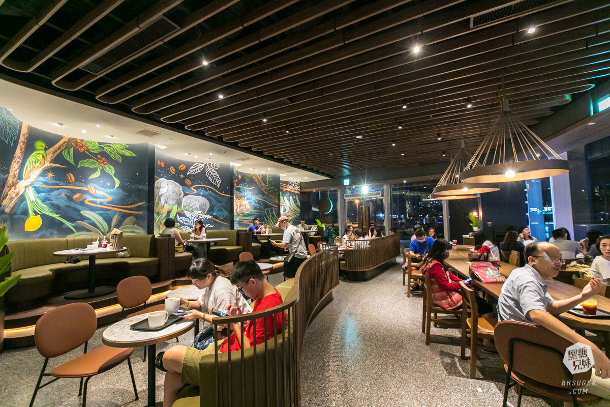 夢時代星巴克海洋意象門市| 海洋特色帆船小酒吧造型吧台|藍鯨隨行卡海洋女神| - 第10張圖 這次設計的室內位置相當的多,座位也相當多元。