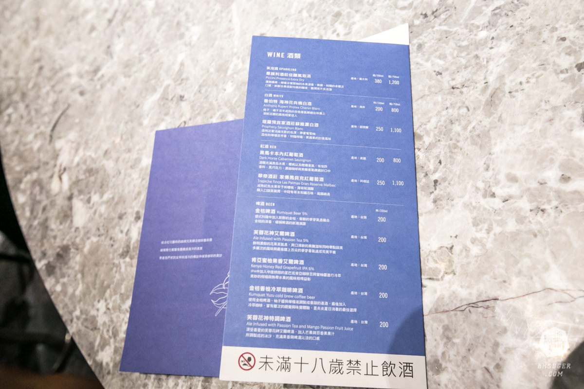 夢時代星巴克海洋意象門市| 海洋特色帆船小酒吧造型吧台|藍鯨隨行卡海洋女神| - 第24張圖 夢時代星巴克海洋意象門市| 海洋特色帆船小酒吧造型吧台|藍鯨隨行卡海洋女神|