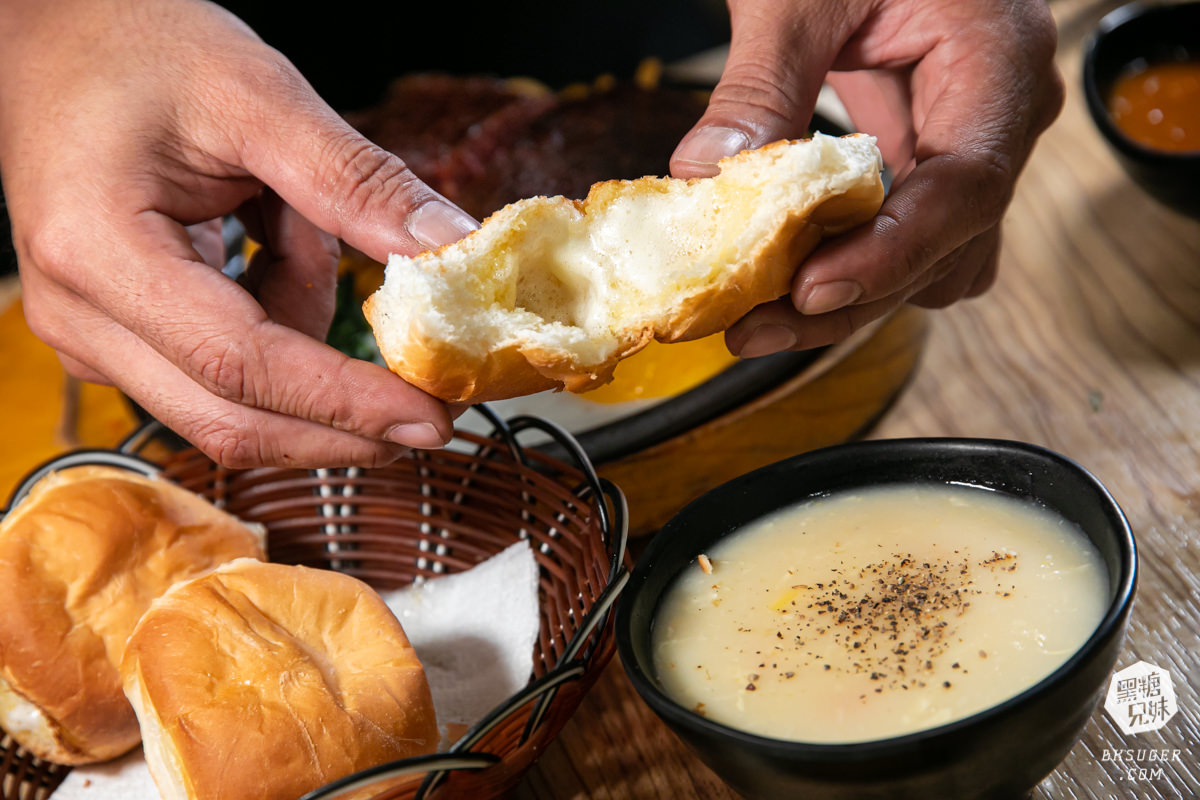 鹽埕美食-大港參貳牛排館|復古平價牛排館,超划算海陸蝦爆組|家庭客最愛的駁二週遭2022美食推薦 - 第22張圖 鹽埕美食-大港參貳牛排館|復古平價牛排館,超划算海陸蝦爆組|家庭客最愛的駁二週遭2022美食推薦