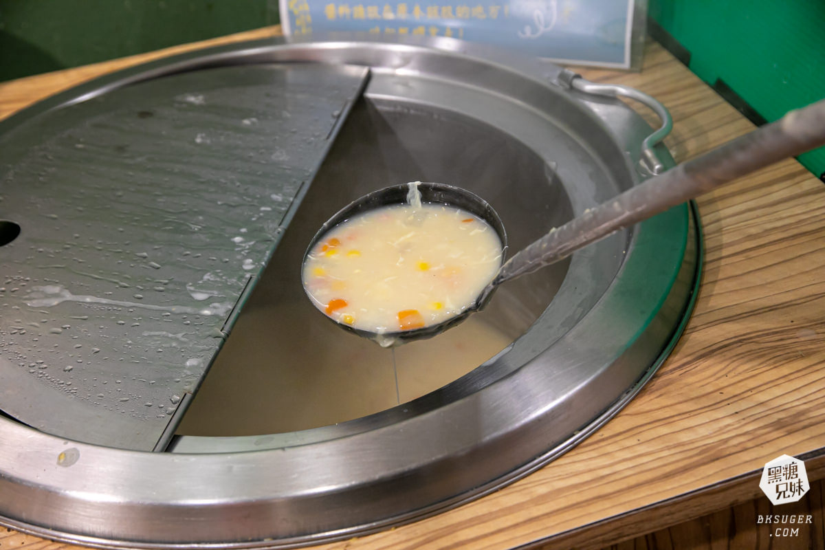 鹽埕美食-大港參貳牛排館|復古平價牛排館,超划算海陸蝦爆組|家庭客最愛的駁二週遭2022美食推薦 - 第25張圖 鹽埕美食-大港參貳牛排館|復古平價牛排館,超划算海陸蝦爆組|家庭客最愛的駁二週遭2022美食推薦