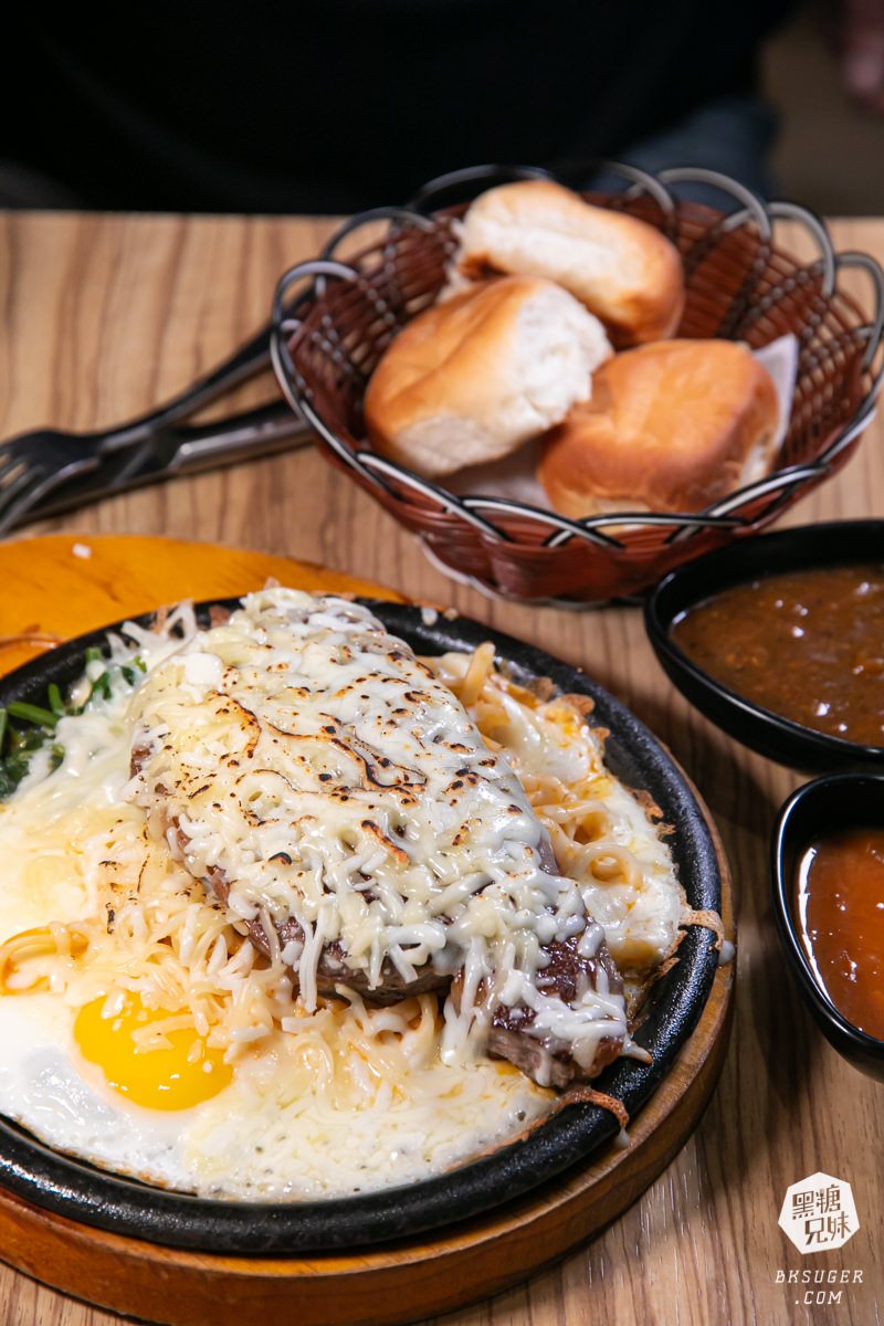 鹽埕美食-大港參貳牛排館|復古平價牛排館,超划算海陸蝦爆組|家庭客最愛的駁二週遭2022美食推薦 - 第7張圖 鹽埕美食-大港參貳牛排館|復古平價牛排館,超划算海陸蝦爆組|家庭客最愛的駁二週遭2022美食推薦