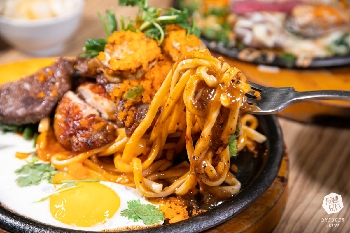 鹽埕美食-大港參貳牛排館|復古平價牛排館,超划算海陸蝦爆組|家庭客最愛的駁二週遭2022美食推薦 - 第19張圖 鹽埕美食-大港參貳牛排館|復古平價牛排館,超划算海陸蝦爆組|家庭客最愛的駁二週遭2022美食推薦