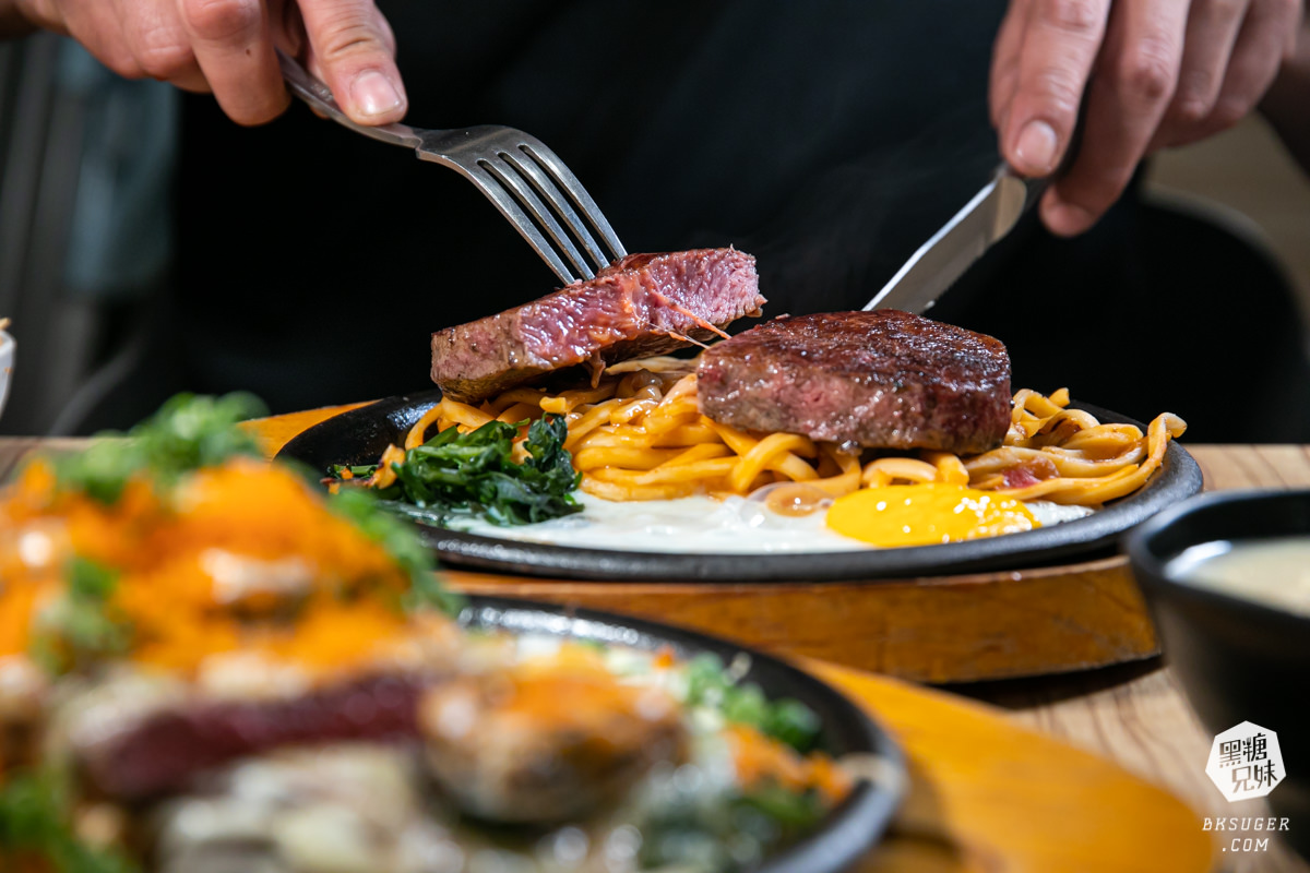 鹽埕美食-大港參貳牛排館|復古平價牛排館,超划算海陸蝦爆組|家庭客最愛的駁二週遭2022美食推薦 - 第3張圖 大港參貳牛排館|駁二美食推薦