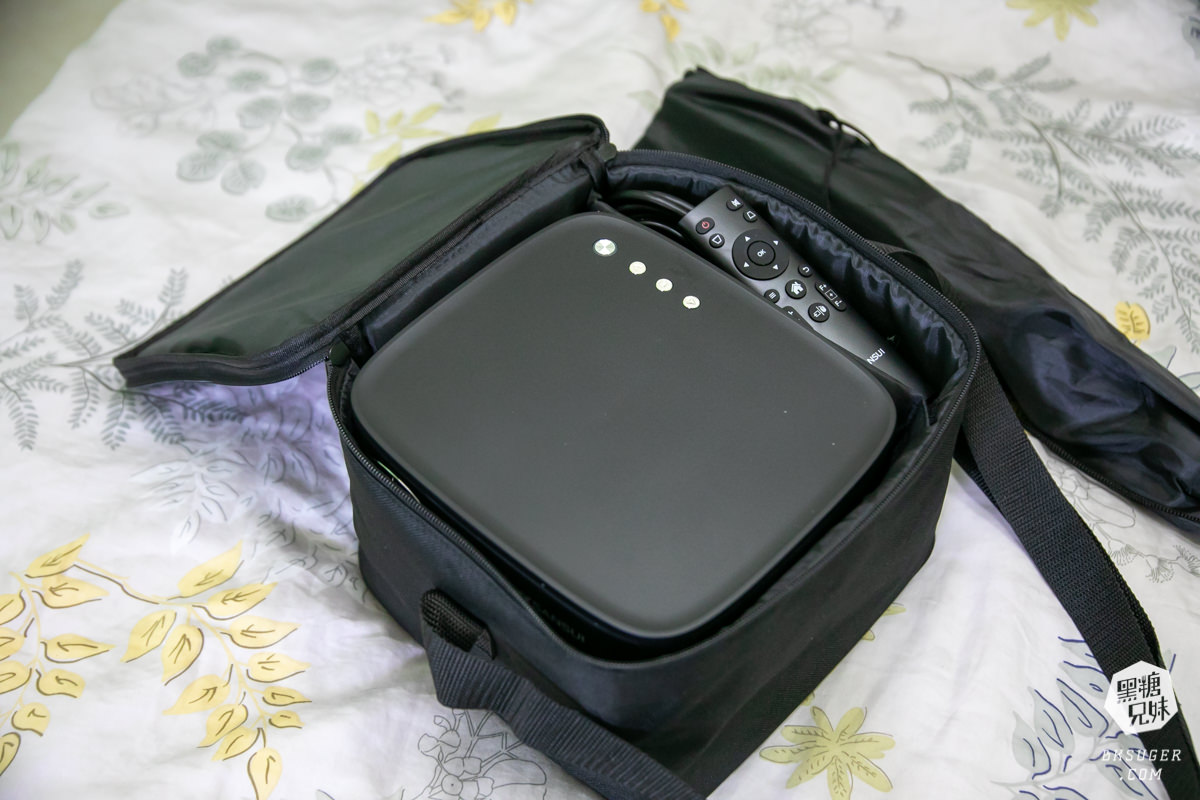 SANSUI山水智慧投影機｜擁有500ANSI高流明、內建影音平台、安卓IOS鏡射｜在房間近距離投影超清晰