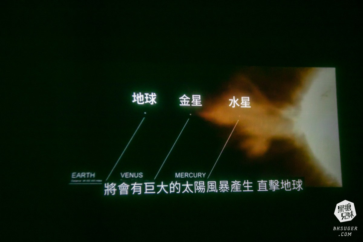 SANSUI山水智慧投影機｜擁有500ANSI高流明、內建影音平台、安卓IOS鏡射｜在房間近距離投影超清晰