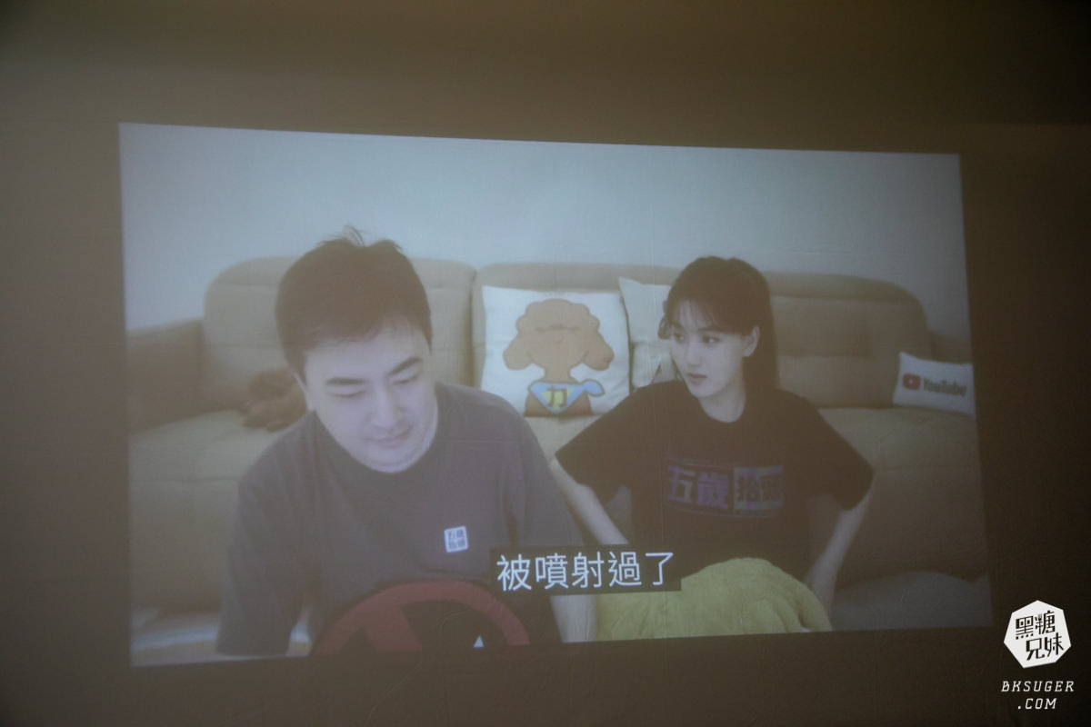 SANSUI山水智慧投影機｜擁有500ANSI高流明、內建影音平台、安卓IOS鏡射｜在房間近距離投影超清晰