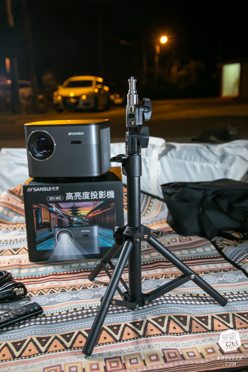 SANSUI山水智慧投影機｜擁有500ANSI高流明、內建影音平台、安卓IOS鏡射｜在房間近距離投影超清晰