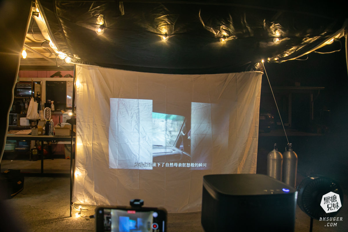 SANSUI山水智慧投影機｜擁有500ANSI高流明、內建影音平台、安卓IOS鏡射｜在房間近距離投影超清晰