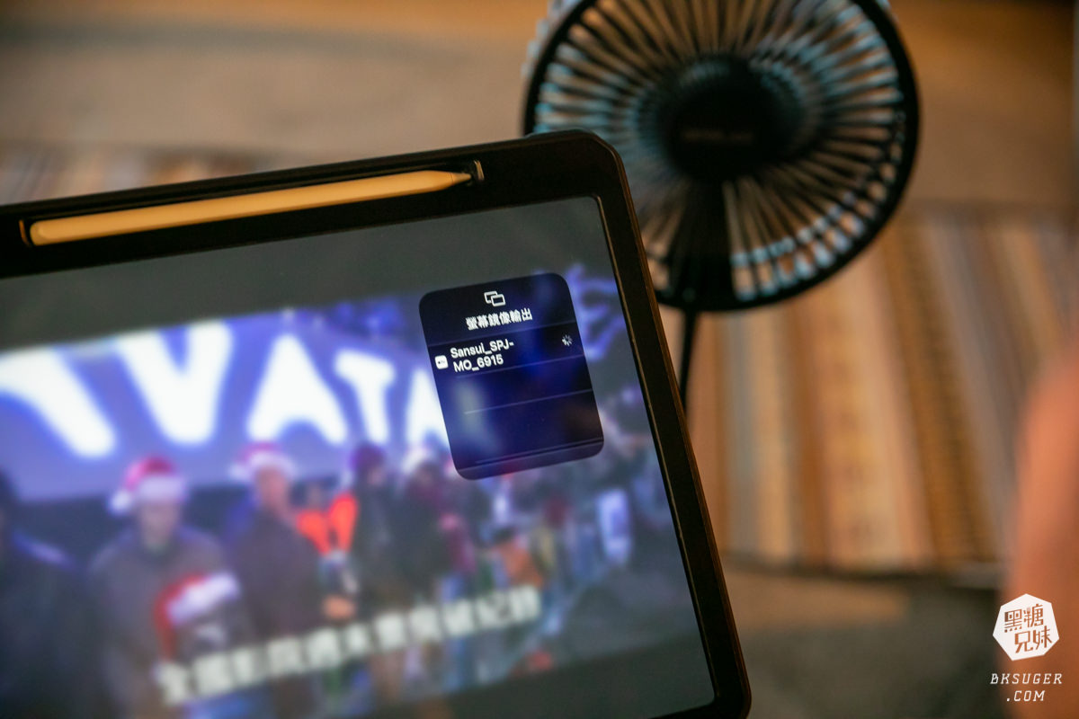 SANSUI山水智慧投影機｜擁有500ANSI高流明、內建影音平台、安卓IOS鏡射｜在房間近距離投影超清晰