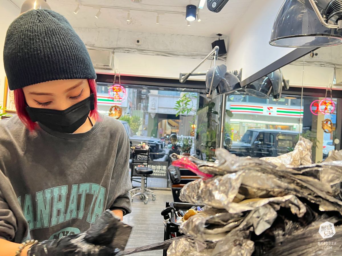 新崛江染髮推薦|Hair Homo&好毛|歐美挑漂染髮設計~長髮造型瞬間換了風格|設計師木易高雄染髮 - 第7張圖 新崛江染髮推薦|Hair Homo&好毛|歐美挑漂染髮設計~長髮造型瞬間換了風格|設計師木易高雄染髮