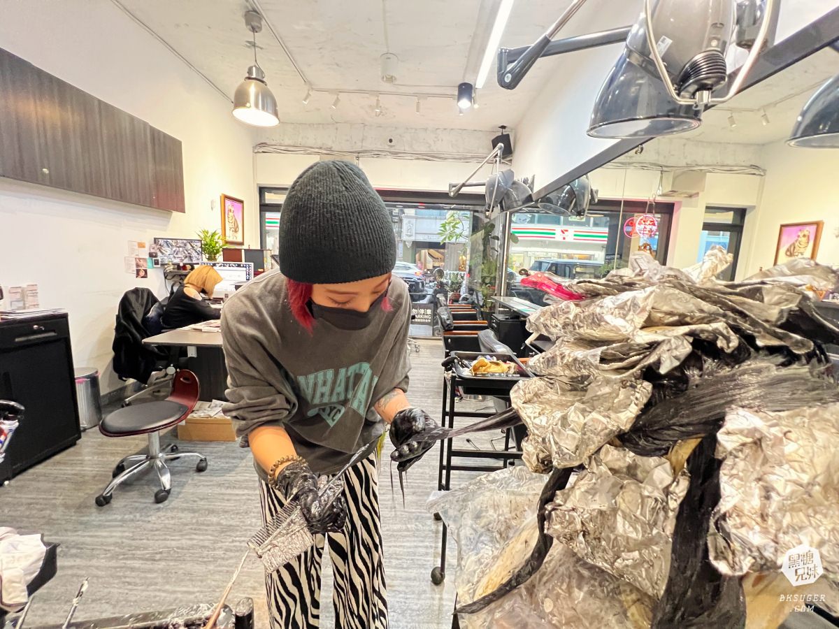 新崛江染髮推薦|Hair Homo&好毛|歐美挑漂染髮設計~長髮造型瞬間換了風格|設計師木易高雄染髮 - 第12張圖 新崛江染髮推薦|Hair Homo&好毛|歐美挑漂染髮設計~長髮造型瞬間換了風格|設計師木易高雄染髮