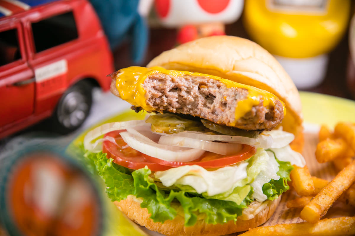 新崛江美食漢堡店|回到學生時期的It’s me Burger Party美式漢堡|全天候供餐輕食漢堡三明治| - 第13張圖 新崛江美食漢堡店|回到學生時期的It’s me Burger Party美式漢堡|全天候供餐輕食漢堡三明治|