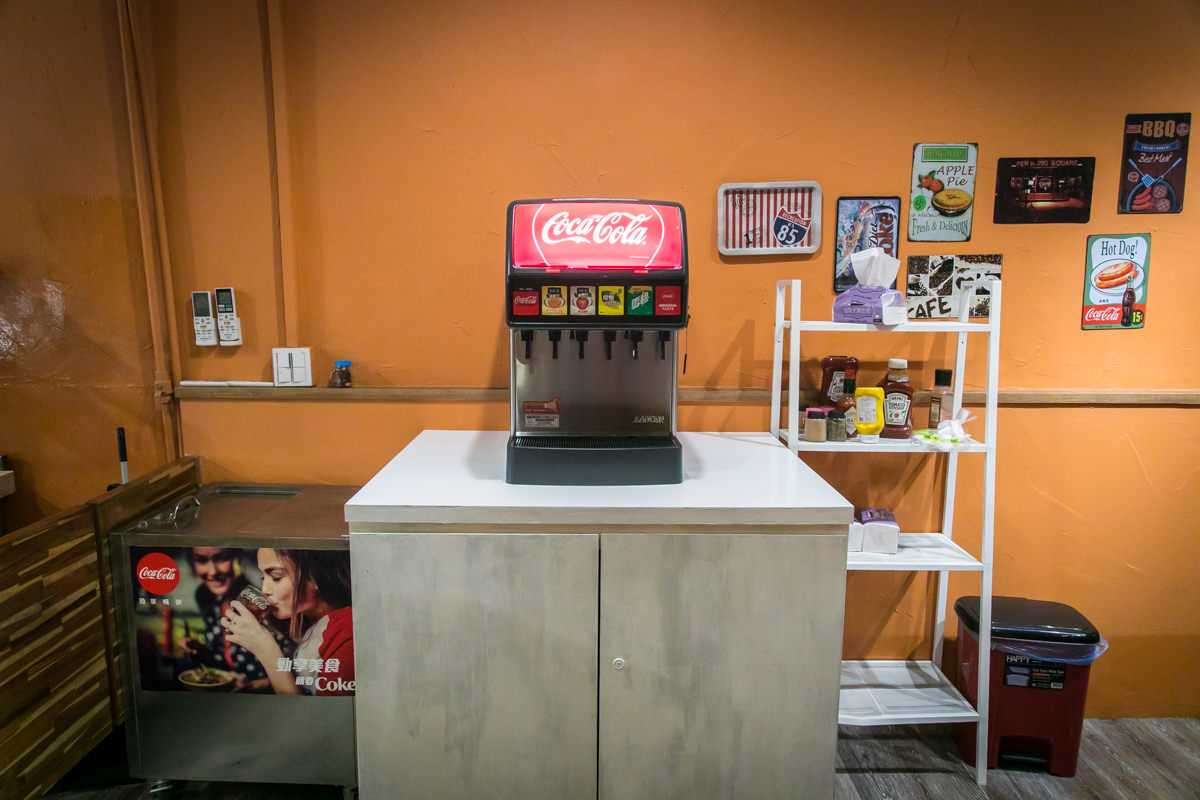 新崛江美食漢堡店|回到學生時期的It’s me Burger Party美式漢堡|全天候供餐輕食漢堡三明治| - 第4張圖 新崛江美食漢堡店|回到學生時期的It’s me Burger Party美式漢堡|全天候供餐輕食漢堡三明治|