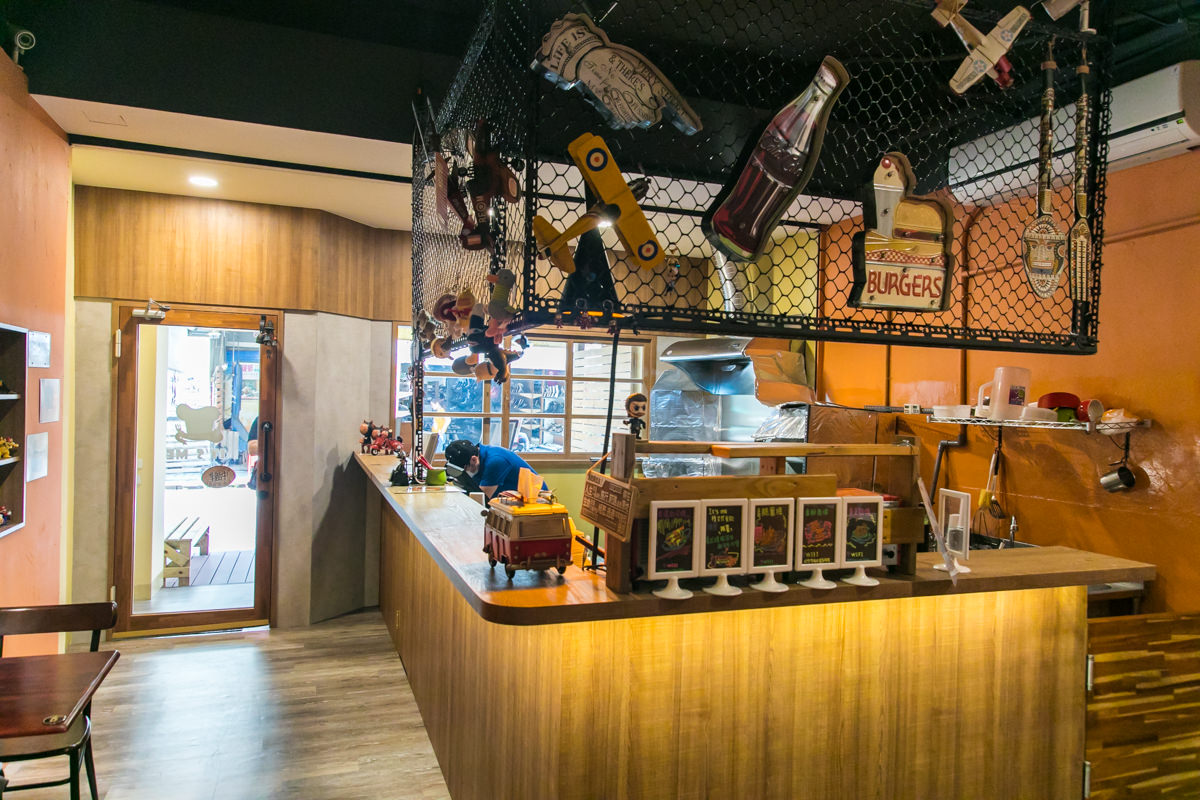 新崛江美食漢堡店|回到學生時期的It’s me Burger Party美式漢堡|全天候供餐輕食漢堡三明治| - 第5張圖 新崛江美食漢堡店|回到學生時期的It’s me Burger Party美式漢堡|全天候供餐輕食漢堡三明治|