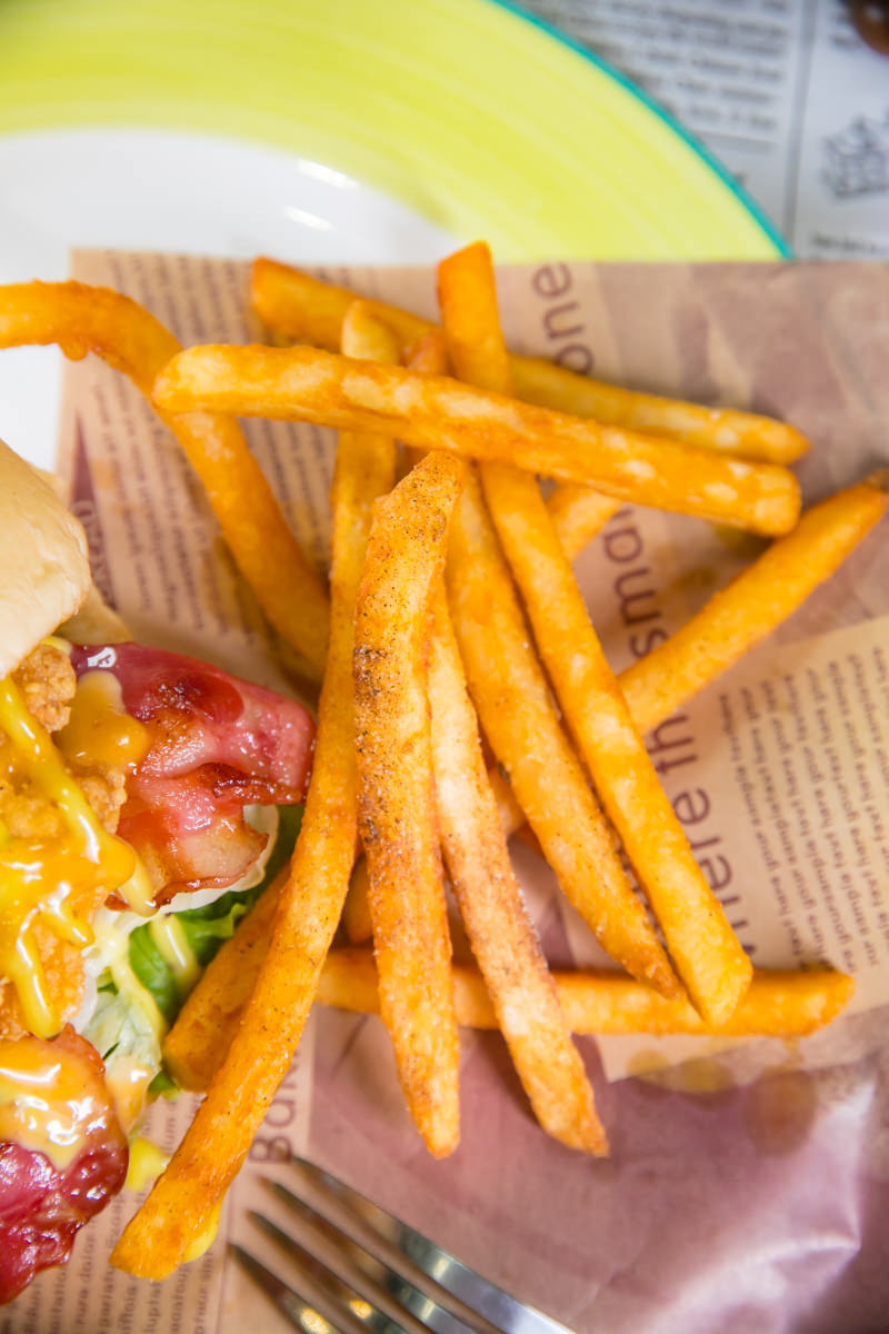 新崛江美食漢堡店|回到學生時期的It’s me Burger Party美式漢堡|全天候供餐輕食漢堡三明治| - 第16張圖 新崛江美食漢堡店|回到學生時期的It’s me Burger Party美式漢堡|全天候供餐輕食漢堡三明治|