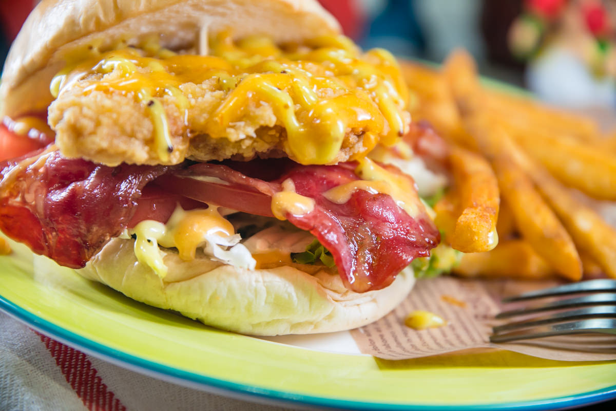 新崛江美食漢堡店|回到學生時期的It’s me Burger Party美式漢堡|全天候供餐輕食漢堡三明治| - 第33張圖 新崛江美食漢堡店|回到學生時期的It’s me Burger Party美式漢堡|全天候供餐輕食漢堡三明治|