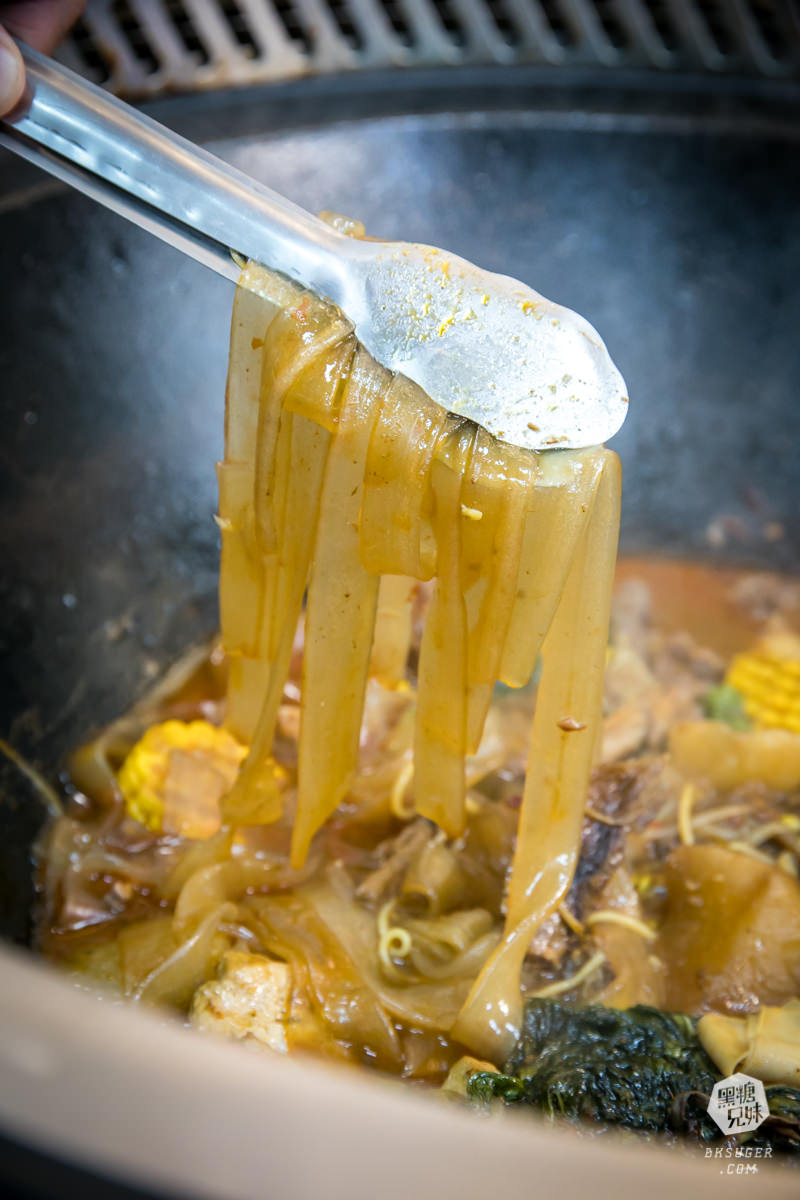 高雄異國美食|小媳婦鐵鍋燉|全台唯一的東北鐵鍋燉家鄉菜|哈爾濱美食原來長這樣 - 第37張圖 高雄異國美食|小媳婦鐵鍋燉|全台唯一的東北鐵鍋燉家鄉菜|哈爾濱美食原來長這樣