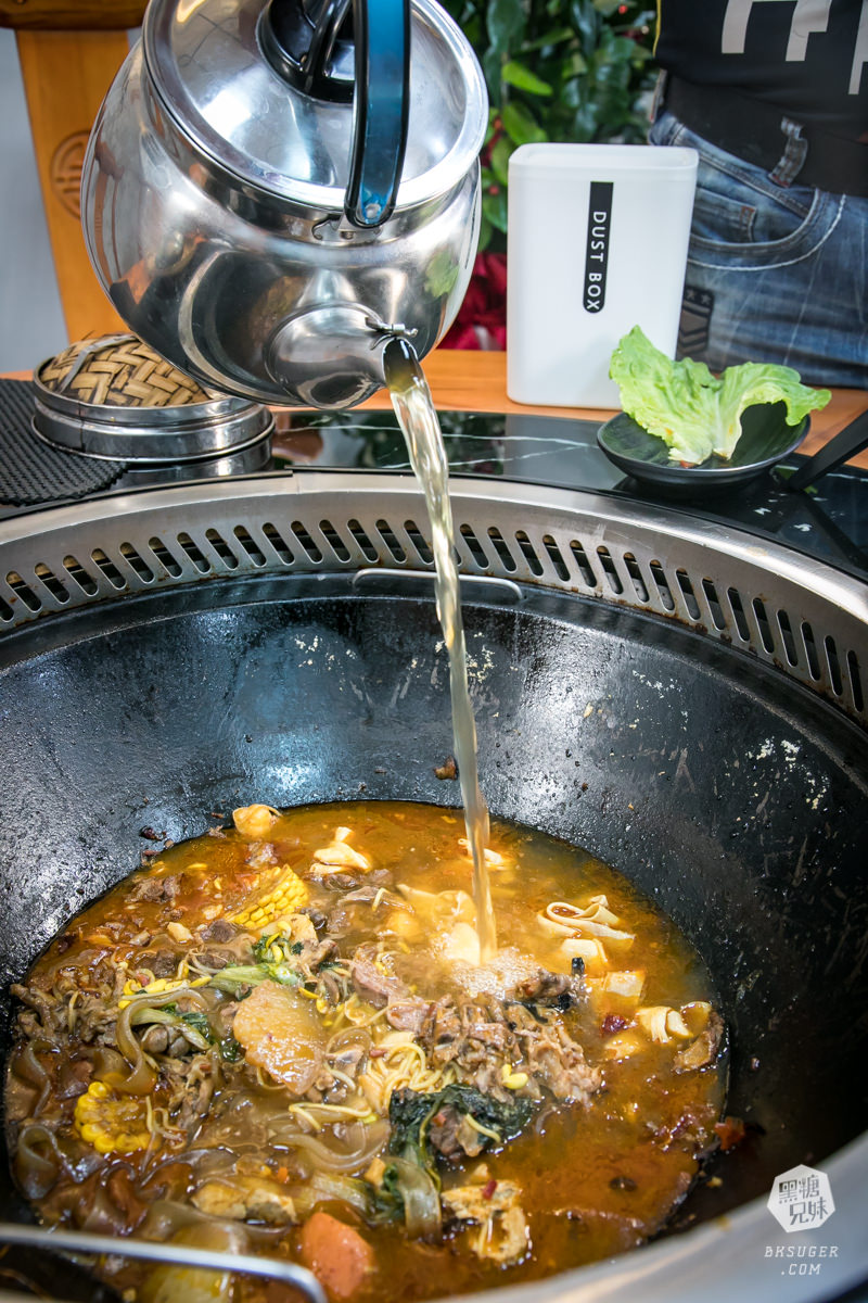 高雄異國美食|小媳婦鐵鍋燉|全台唯一的東北鐵鍋燉家鄉菜|哈爾濱美食原來長這樣 - 第41張圖 高雄異國美食|小媳婦鐵鍋燉|全台唯一的東北鐵鍋燉家鄉菜|哈爾濱美食原來長這樣