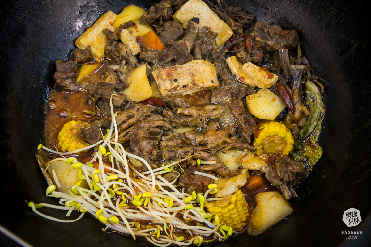 高雄異國美食|小媳婦鐵鍋燉|全台唯一的東北鐵鍋燉家鄉菜|哈爾濱美食原來長這樣 - 第15張圖 高雄異國美食|小媳婦鐵鍋燉|全台唯一的東北鐵鍋燉家鄉菜|哈爾濱美食原來長這樣