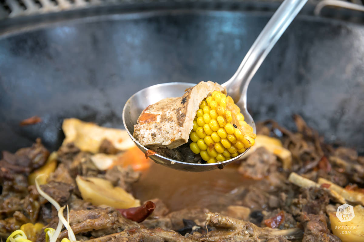 高雄異國美食|小媳婦鐵鍋燉|全台唯一的東北鐵鍋燉家鄉菜|哈爾濱美食原來長這樣 - 第32張圖 高雄異國美食|小媳婦鐵鍋燉|全台唯一的東北鐵鍋燉家鄉菜|哈爾濱美食原來長這樣