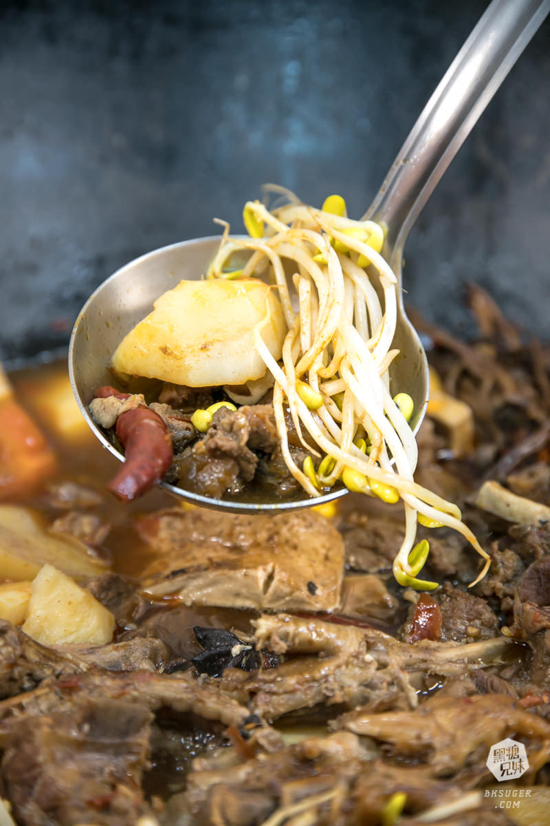 高雄異國美食|小媳婦鐵鍋燉|全台唯一的東北鐵鍋燉家鄉菜|哈爾濱美食原來長這樣 - 第31張圖 高雄異國美食|小媳婦鐵鍋燉|全台唯一的東北鐵鍋燉家鄉菜|哈爾濱美食原來長這樣