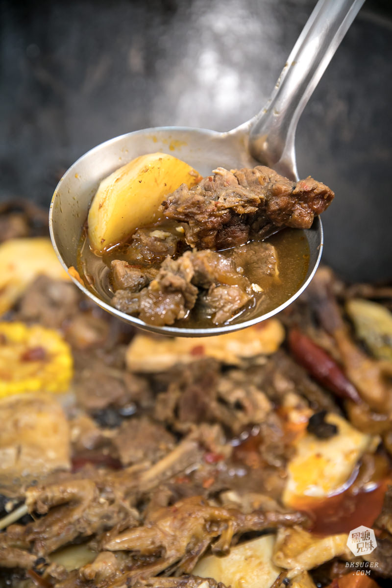 高雄異國美食|小媳婦鐵鍋燉|全台唯一的東北鐵鍋燉家鄉菜|哈爾濱美食原來長這樣 - 第17張圖 高雄異國美食|小媳婦鐵鍋燉|全台唯一的東北鐵鍋燉家鄉菜|哈爾濱美食原來長這樣