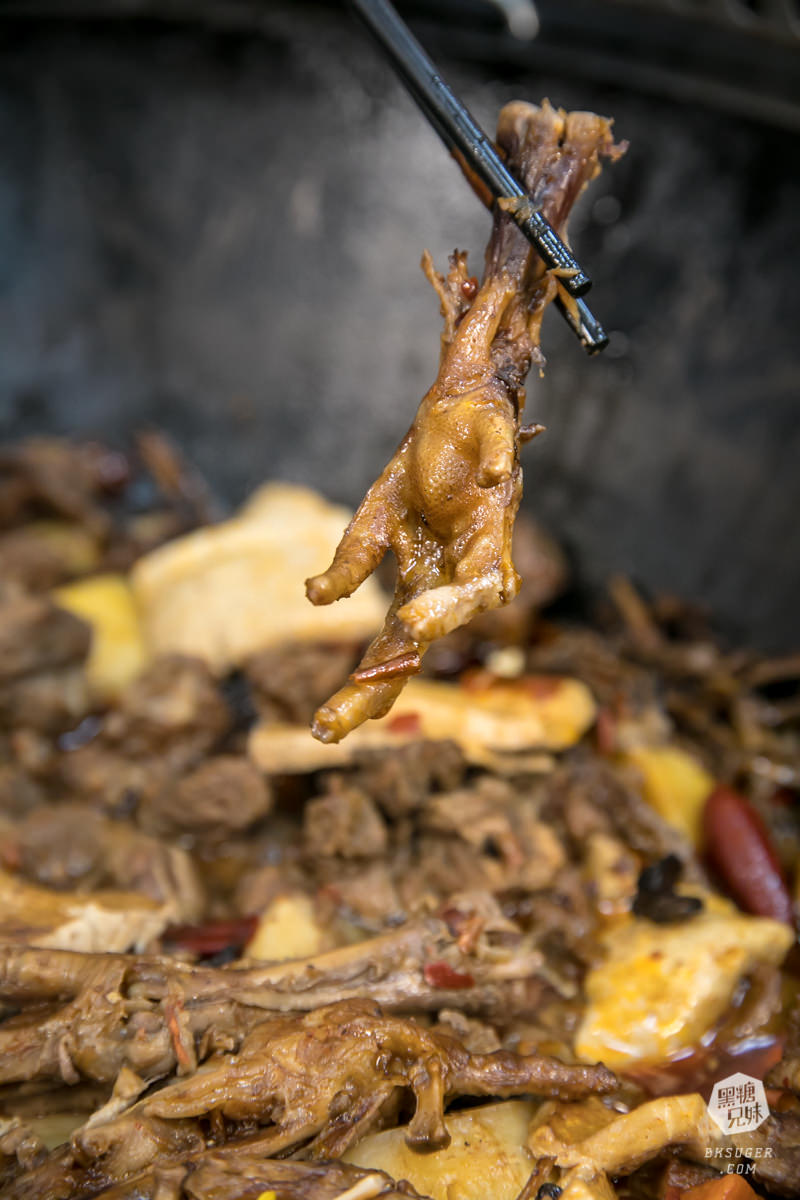 高雄異國美食|小媳婦鐵鍋燉|全台唯一的東北鐵鍋燉家鄉菜|哈爾濱美食原來長這樣 - 第19張圖 高雄異國美食|小媳婦鐵鍋燉|全台唯一的東北鐵鍋燉家鄉菜|哈爾濱美食原來長這樣