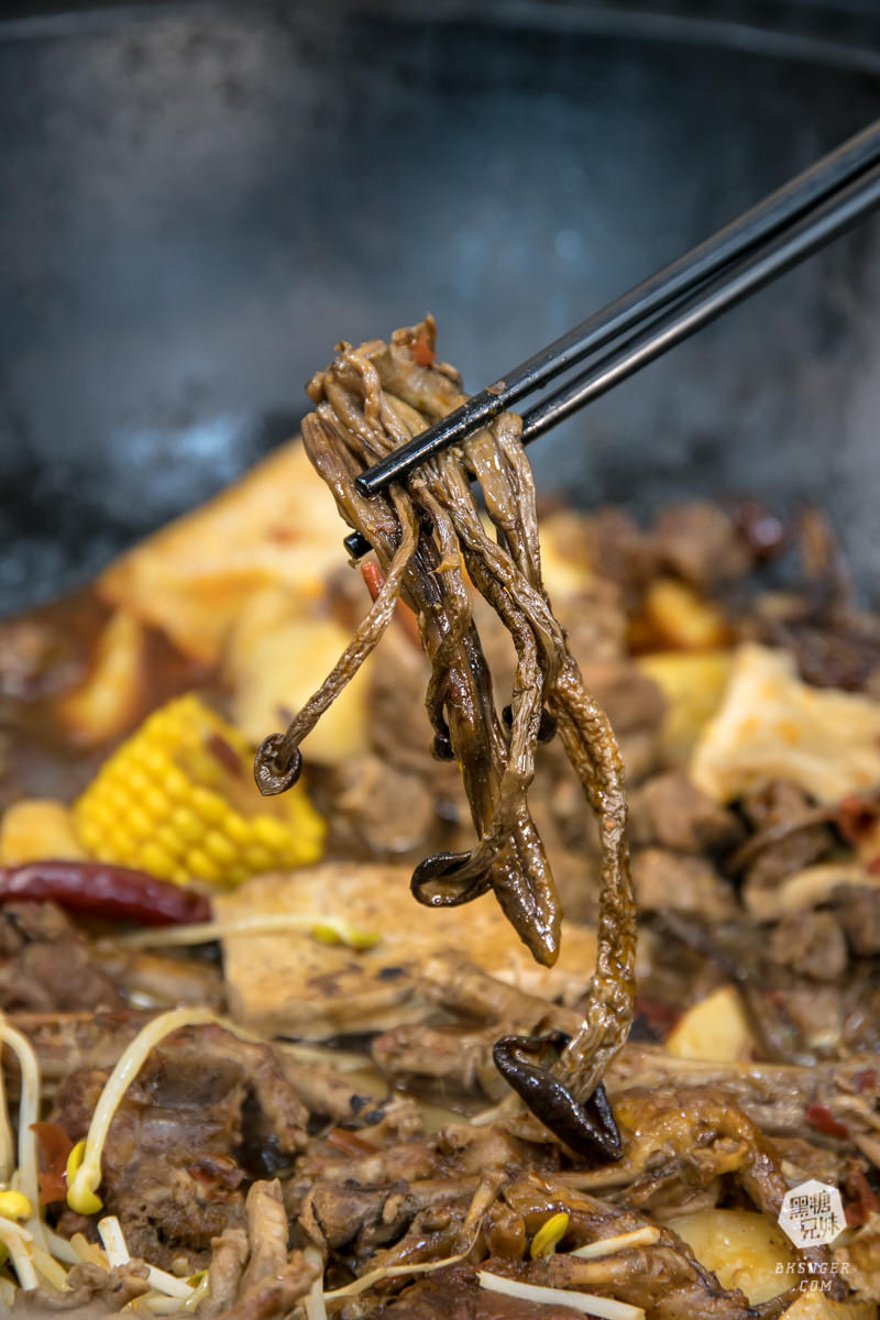 高雄異國美食|小媳婦鐵鍋燉|全台唯一的東北鐵鍋燉家鄉菜|哈爾濱美食原來長這樣 - 第29張圖 高雄異國美食|小媳婦鐵鍋燉|全台唯一的東北鐵鍋燉家鄉菜|哈爾濱美食原來長這樣
