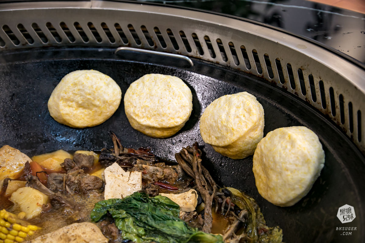 高雄異國美食|小媳婦鐵鍋燉|全台唯一的東北鐵鍋燉家鄉菜|哈爾濱美食原來長這樣 - 第25張圖 高雄異國美食|小媳婦鐵鍋燉|全台唯一的東北鐵鍋燉家鄉菜|哈爾濱美食原來長這樣